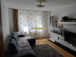 de-vanzare-apartament-cu-3-camere-decomandat-in-cetate-zona-bulevard-etaj-1