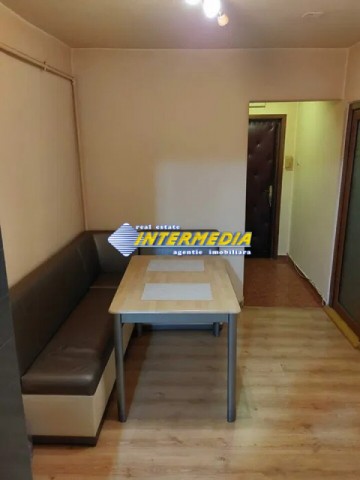 de-vanzare-apartament-cu-3-camere-decomandat-in-cetate-zona-bulevard-etaj-1-7