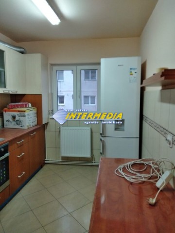 apartament-3-camere-decomandat-cetate-etaj-3-9