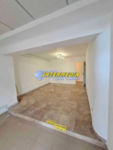 spatiu-comercial-de-inchiriat-cetate