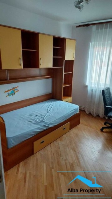 apartament-3-camere-mobilat-zona-cetate-2