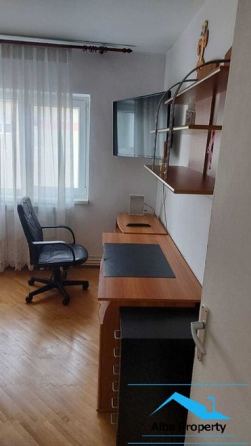 apartament-3-camere-mobilat-zona-cetate-4