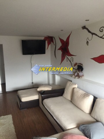 apartament-4-camere-decomandat-de-vanzare-in-alba-iulia-zona-cetate-bulevard-m-uri-1