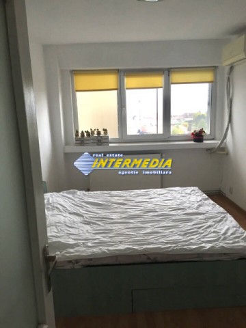 apartament-4-camere-decomandat-de-vanzare-in-alba-iulia-zona-cetate-bulevard-m-uri-3