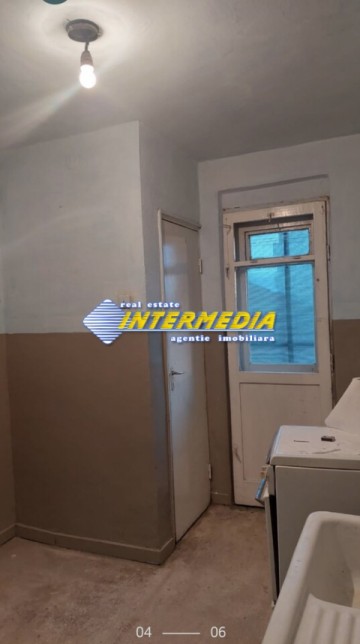 apartament-3-camere-decomandat-cetate-zona-centrala-3