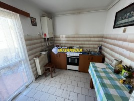 apartament-3-camere-decomandat-de-vanzare-in-cetate-zona-mercur-2