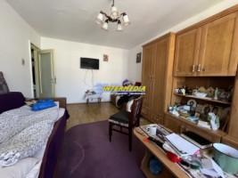 apartament-3-camere-decomandat-de-vanzare-in-cetate-zona-mercur-5