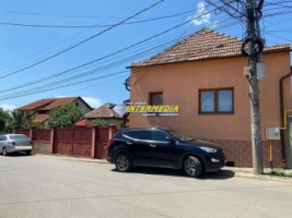 casa-pe-parter-renovata-cu-pivnita-si-1375-mp-teren-de-vanzare-in-alba-iulia-zona-micesti-6