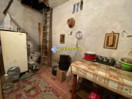 casa-pe-parter-renovata-cu-pivnita-si-1375-mp-teren-de-vanzare-in-alba-iulia-zona-micesti-27