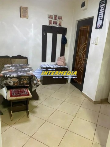 apartament-2-camere-decomandat-de-vanzare-cetate-zona-mercur-1