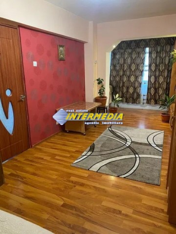 apartament-2-camere-decomandat-de-vanzare-cetate-zona-mercur-2