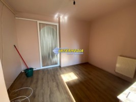 apartament-3-camere-decomandat-2-bai-si-balcon-finisat-de-vanzare-zona-cetate-mercur-8