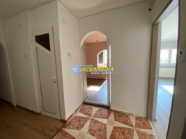 apartament-3-camere-decomandat-2-bai-si-balcon-finisat-de-vanzare-zona-cetate-mercur-15