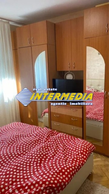 apartament-3-camere-decomandat-zona-cetate-closca-foste-proprietati-3