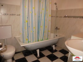 casa-semicentrala-cu-curte-de-inchiriat-id-21503-7