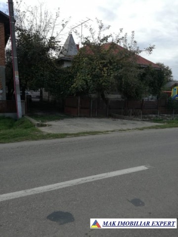 complex-2-case-8-camere-si-teren-de-2000-mp-de-vanzare-in-pietrosani-domnesti-arges-oportunitate-de-investitie