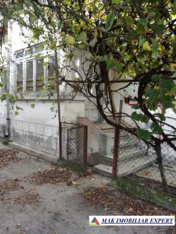 complex-2-case-8-camere-si-teren-de-2000-mp-de-vanzare-in-pietrosani-domnesti-arges-oportunitate-de-investitie-1