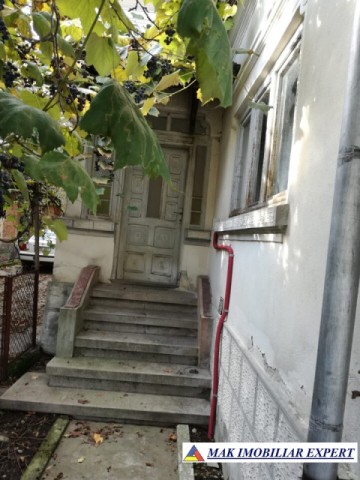 complex-2-case-8-camere-si-teren-de-2000-mp-de-vanzare-in-pietrosani-domnesti-arges-oportunitate-de-investitie-3