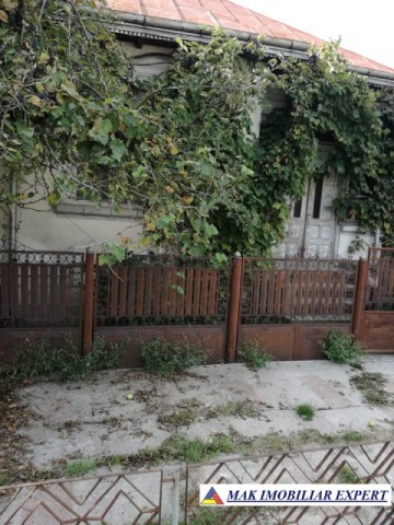complex-2-case-8-camere-si-teren-de-2000-mp-de-vanzare-in-pietrosani-domnesti-arges-oportunitate-de-investitie-5