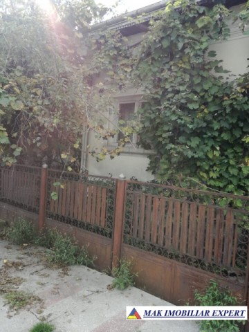 complex-2-case-8-camere-si-teren-de-2000-mp-de-vanzare-in-pietrosani-domnesti-arges-oportunitate-de-investitie-6