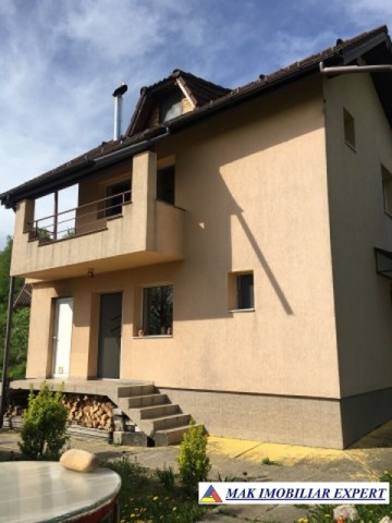 vila-cu-4-camere-si-teren-de-2096-mp-de-vanzare-merisani-arges-1