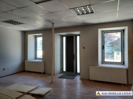 spatiu-comercial-pe-de-200-mp-in-campulung-ideal-pentru-afacerea-ta-2