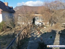 teren-cu-constructii-670-mp-intraextravilan-de-vanzare-rucar-arges-2