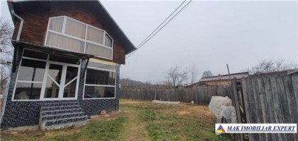 vand-vila-la-rosu-5-camere-teren-de-600-mp-in-titesti-arges-2