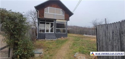 vand-vila-la-rosu-5-camere-teren-de-600-mp-in-titesti-arges