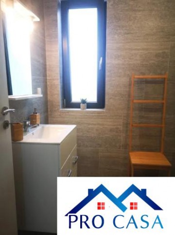 vand-apartament-3-camere-in-bloc-nou-et-2-zona-centru-5