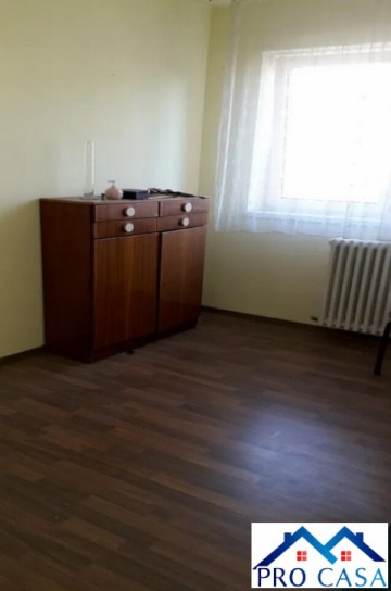 vand-apartament-3-camere-in-cetate-ultracentral-et3-2