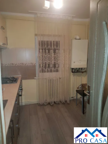 vand-apartament-2-camere-decomandat-in-cetate-zona-mercur-3