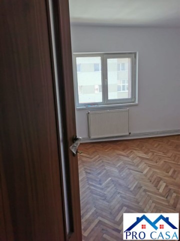 vand-apartament-2-camere-et-2-decomandat-in-tolstoi-2