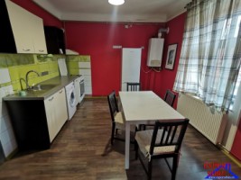 inchiriez-apartament-2-camere-la-casarenovatzona-orasul-de-jos-4