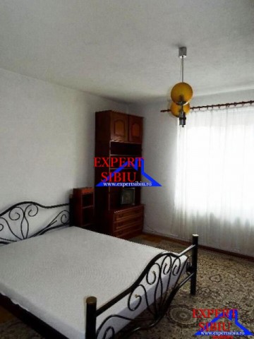 inchiriez-apartament-3-camere-la-vila-zona-selimbar-2