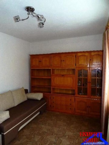 inchiriez-apartament-3-camere-la-vila-zona-selimbar-3