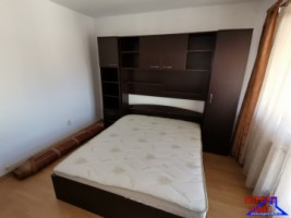 inchiriez-apartament-4-camere-decomandate-zona-valea-aurie-2