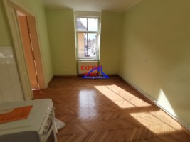 inchiriez-spatiu-birou-3-camere-la-casa95-mprenovat-zona-centrala-5