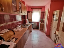 vand-apartament-4-camere-decomandat-zona-vasile-aaron-4