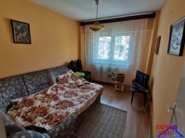 vand-apartament-4-camere-decomandat-zona-vasile-aaron-3