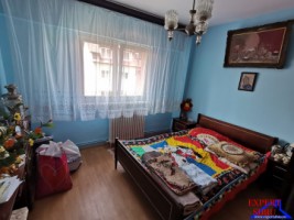 vand-apartament-4-camere-decomandat-zona-vasile-aaron-6