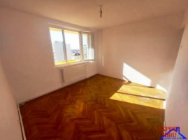 vand-apartament-3-camere-decomandat-zona-mihai-viteazul-4