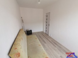 inchiriez-garsoniera-decomandata-renovata-24-mp-zona-broscarie-2