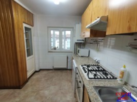 inchiriez-apartament-3-camere-decomandat-zona-turnisor-5