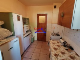 vand-apartament-2-camere-semidecomandat-zona-mihai-viteazul