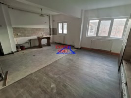 vand-apartament-4-camere-zona-strand-1