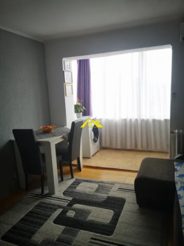 vand-apartament-cu-2-camere-cetate