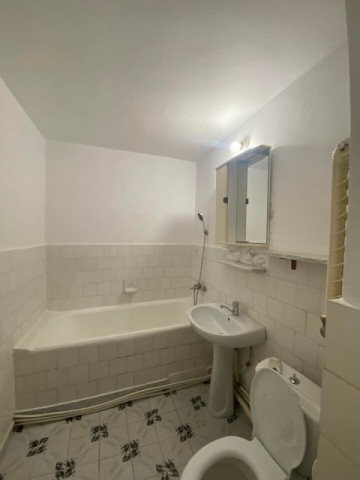 apartament-2-camere-zona-piata-mare-50-mp-utili-250-euro-1