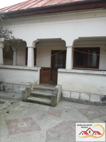 complex-case-pietrosani-arges-si-teren-2250-mp-casa-mica-cu-doua-camere-cu-prispa-si-beci-subteran-si-casa-mare-cu-sase-camere-cu-trei-intrari-separatecu-veranda-fiecarecu-o-singura-bucatarie-mare-8mp-in-conexiune-cu-o-anexa-de-depozitare-de-6mpcu