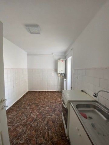 apartament-3-camere-zona-scola-nr-11-65-mp-300-euro-usor-negociabil-3